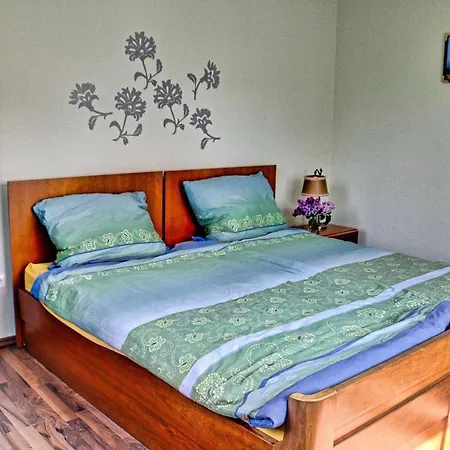 Tolles In Burhave Mit Terrasse Und Grill Holiday home Butjadingen